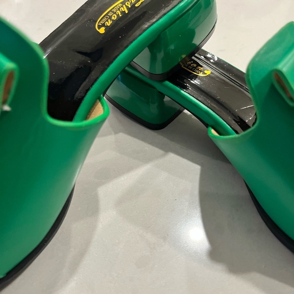 Emerald Green slides 💚 - Picture 4 of 10